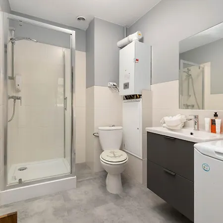 Unique For 4 People Close To The By Renters *